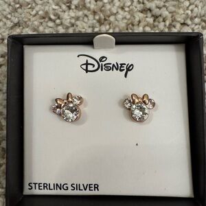NWT Minnie Mouse Earrings